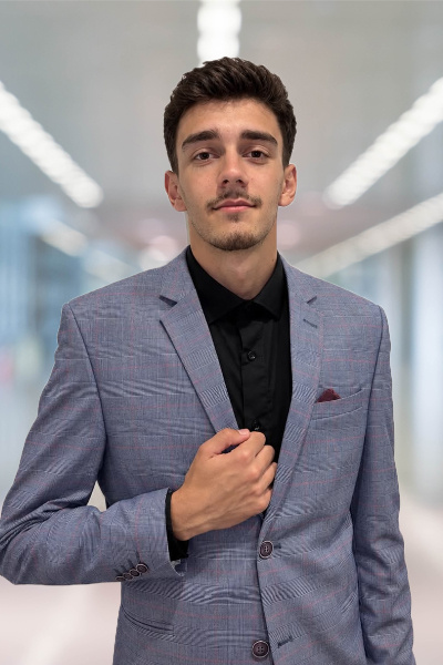 Agent Imobiliar Arnold Gyulai